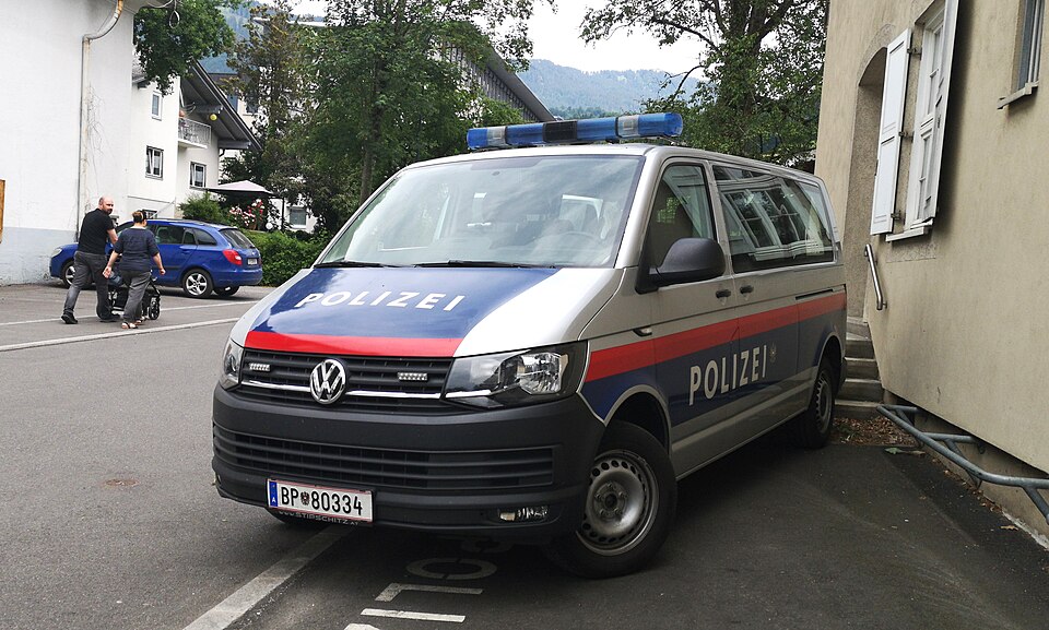 Hundebiss: zwei Personen verletzt, Rettung im Einsatz Bild 2